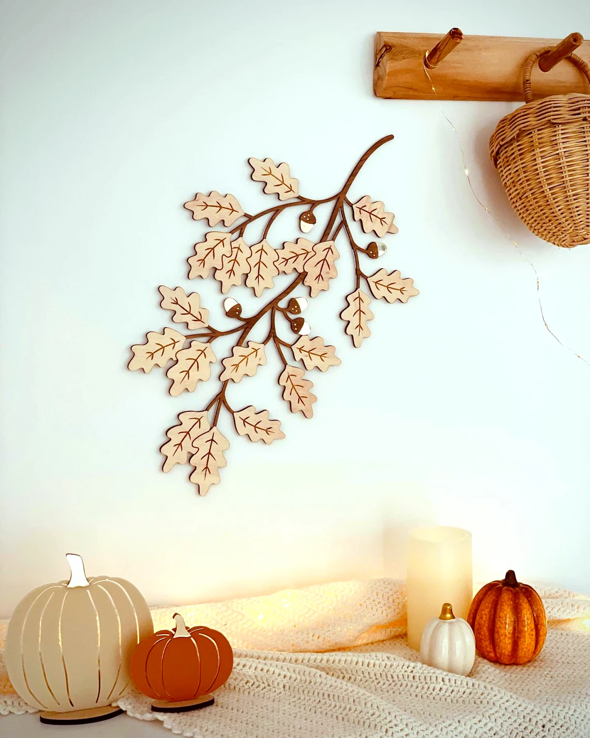 decoration d automne epuree citrouilles et lumieres