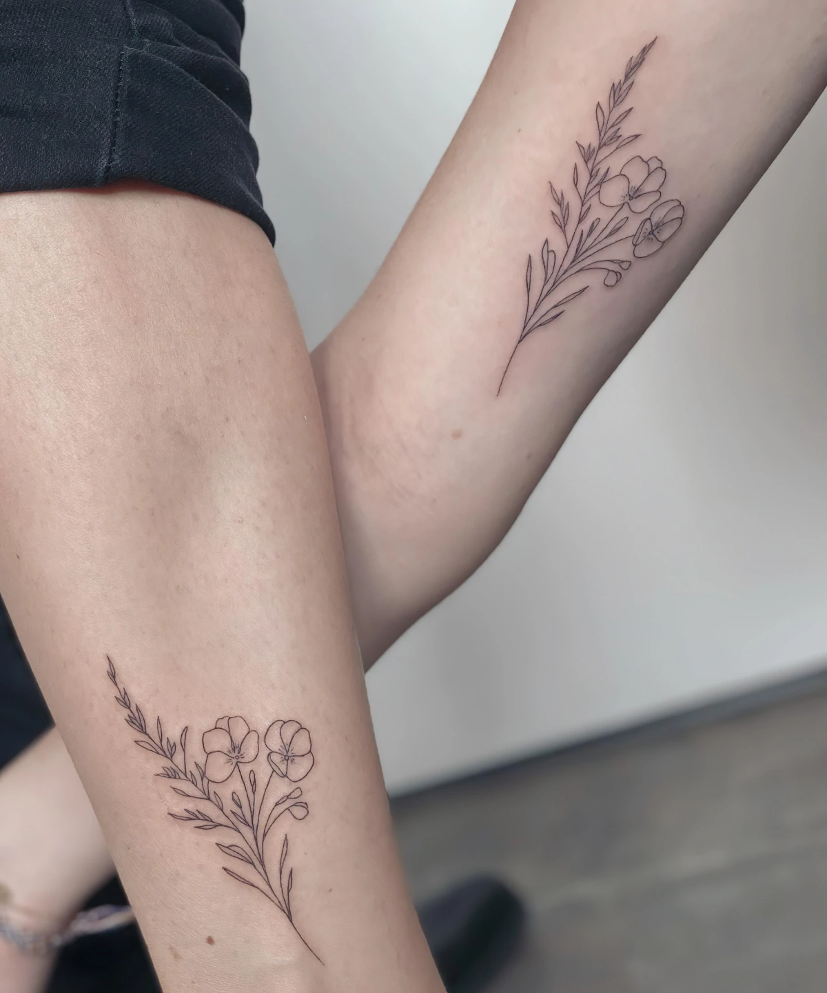 dessin bouquet de fleurs sauvages sur peau tattoo commun