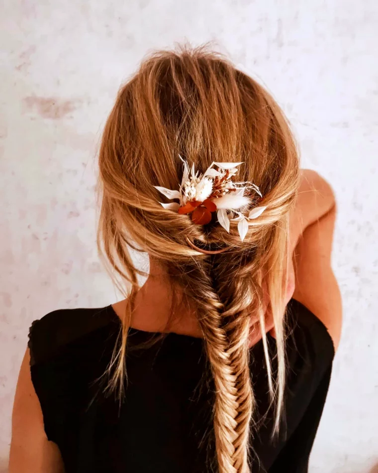 idee de coiffure avec une tresse en epi femme cheveux mi longs