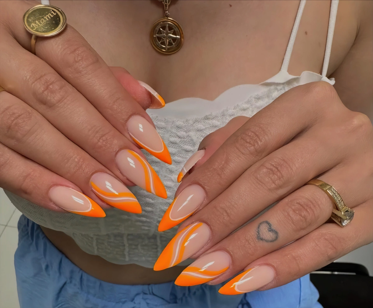 orange nail art dessins geometriques lignes courbes blanc