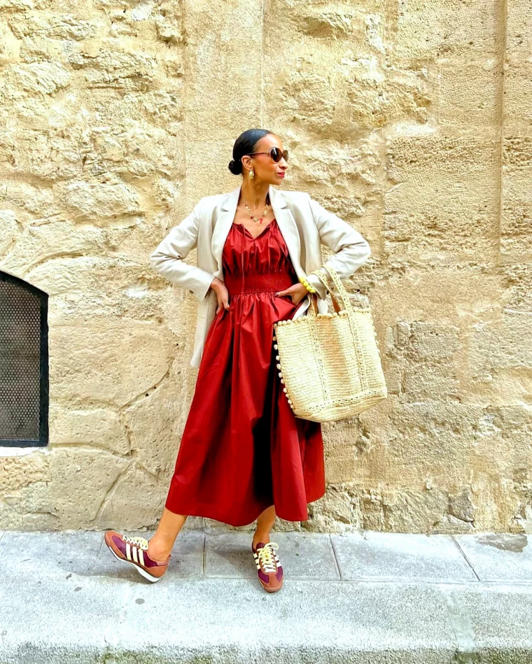 quelle veste avec une robe longue fluide femme robe rouge baskets