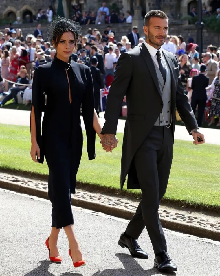 victoria et david beckham en tenues habillees noires