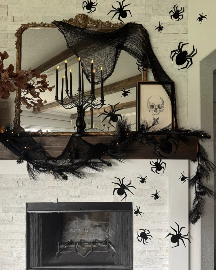 deco halloween maison hantee chemin dentelle noire bougeoirs araignees