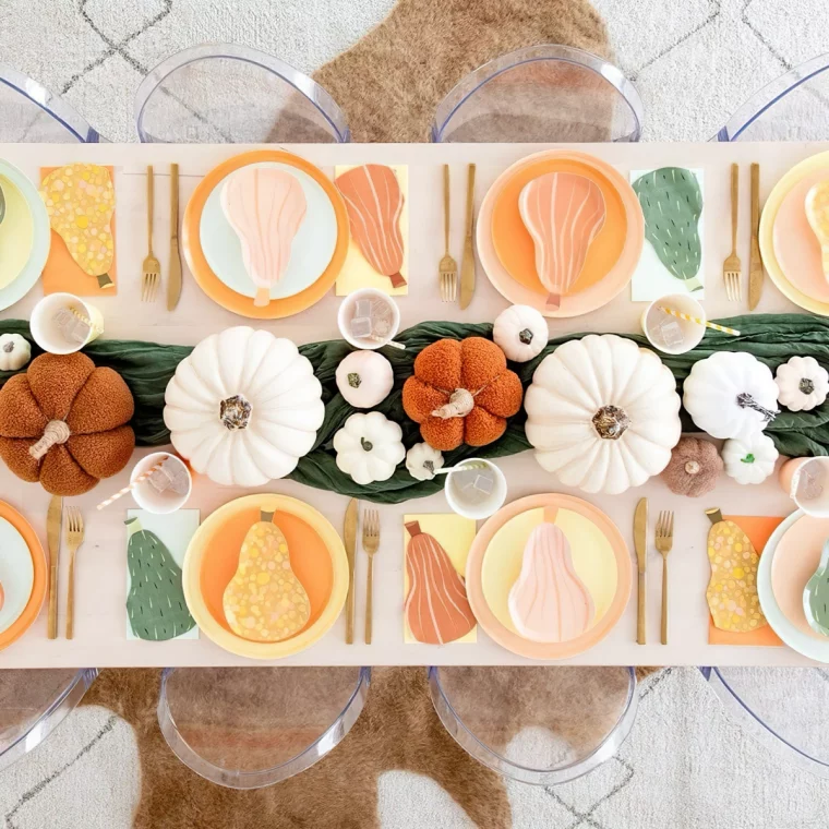 diy automne chemin table vert fonce citrouilles assiettes orange