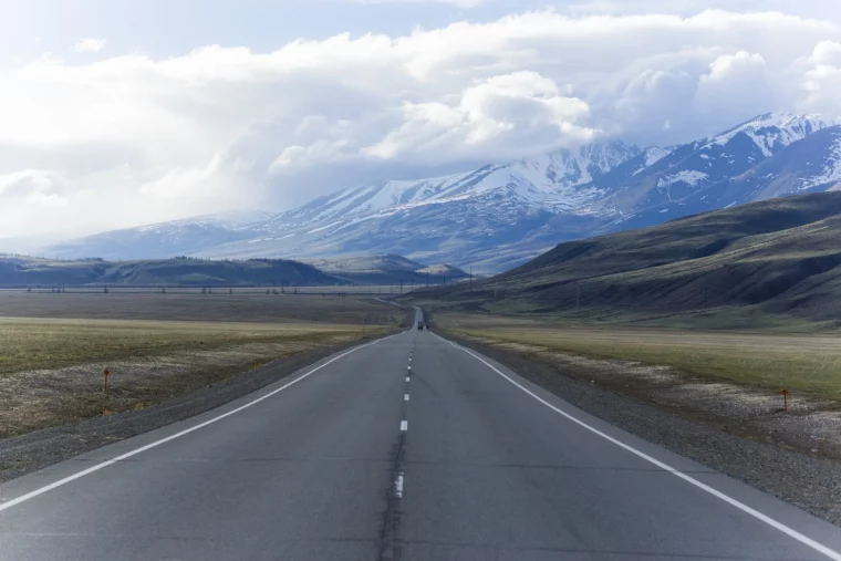 paysage nature montagnes ciel nuages chemin voyage