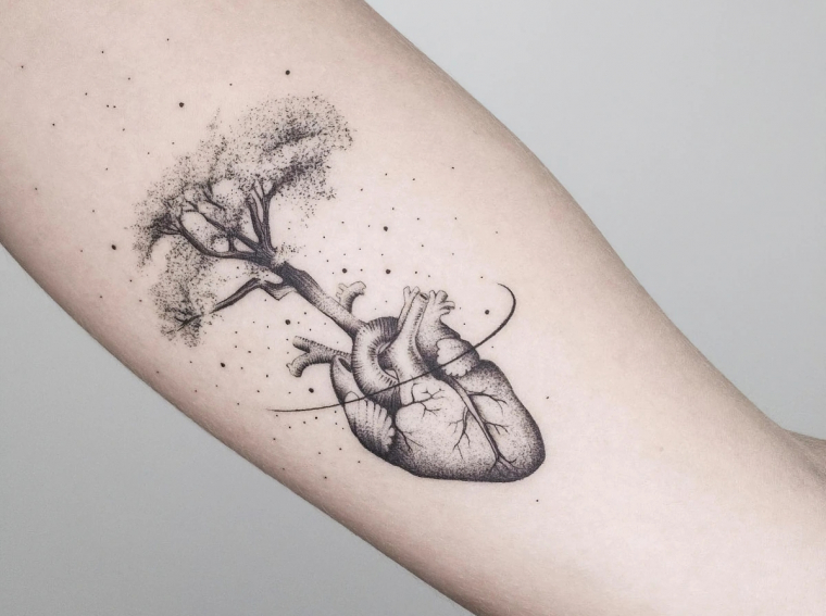 tatouage arbre de vie coeur symbolisme plante realiste