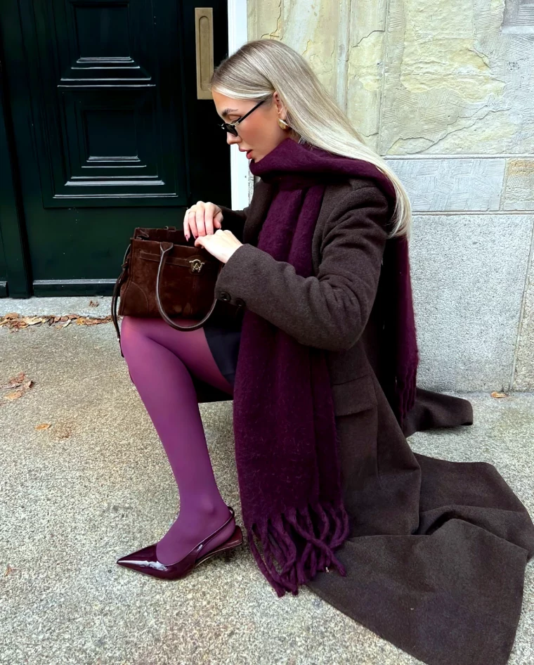 mode tendance hiver 2024 2025 collant opaques couleur bordeaux