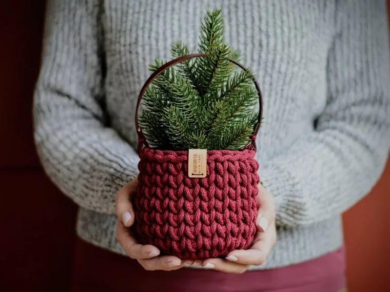 panier en crochet artisanal mini sapin vert idee cadeau collegue femme