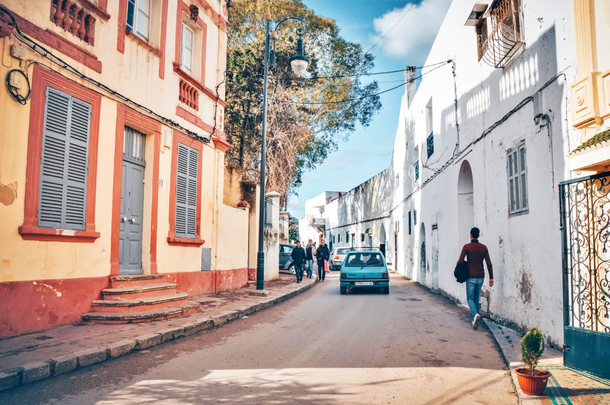 promenade sur les rues de maroc voiture retro