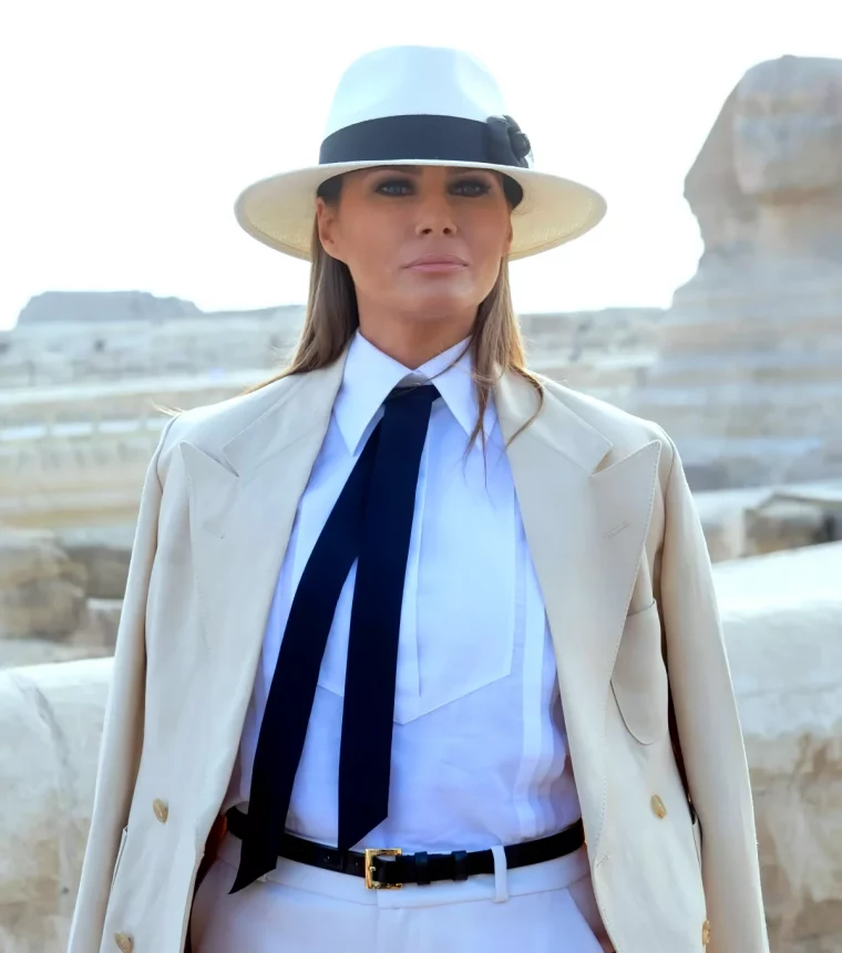 tenue elegante melania trump chemiser veste et chapeau