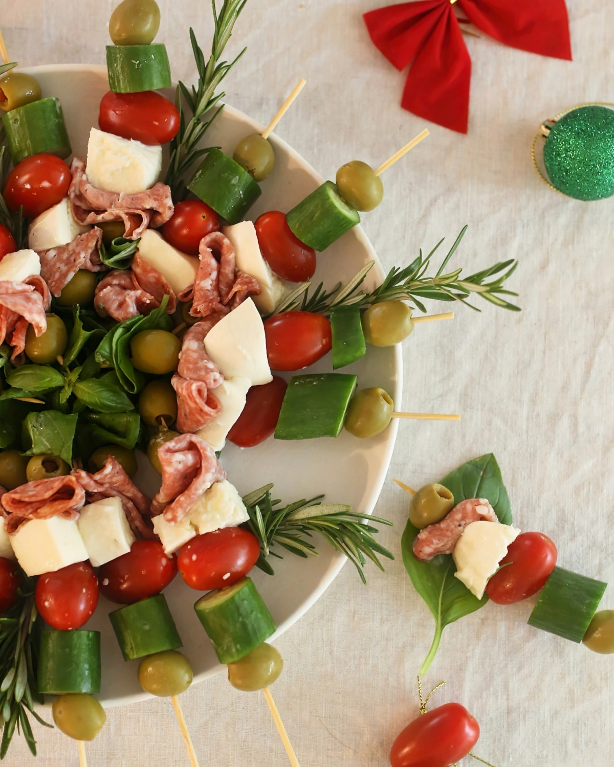 brochettes legumes tomates cerises fromage jambon olives