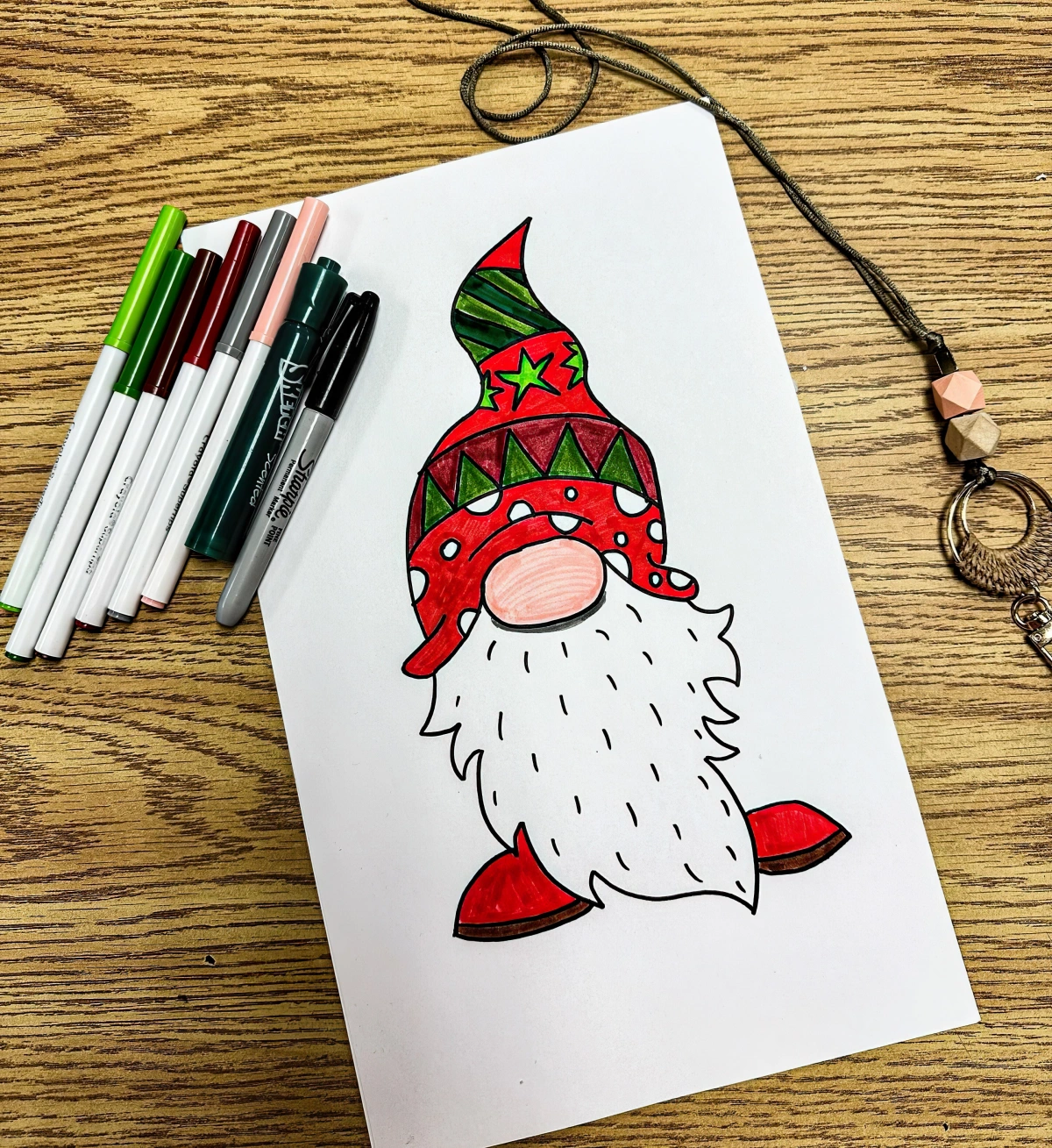 dessiner tete de pere noel gnome lutin barbe longue chapeau rouge et vert