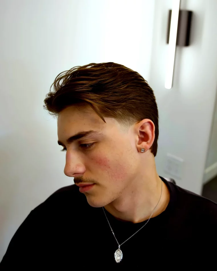 taper bas degrade coupe de cheveux homme avec du volume