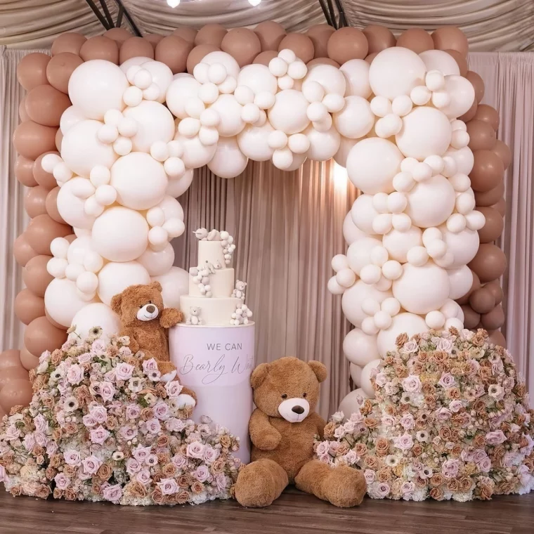 baby shower deco arche ballons creme gateau peluches ours