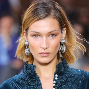 bella hadid coupe carre plongeant degrade