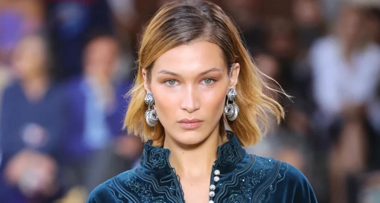 bella hadid coupe carre plongeant degrade