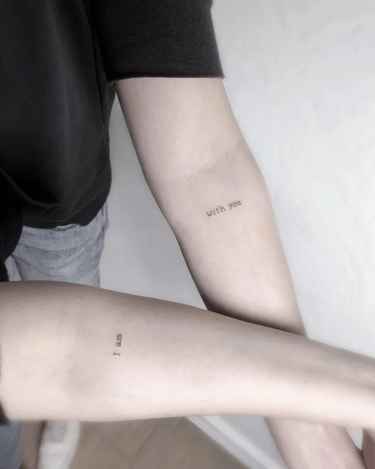 bras ecriture en tattoo commun discret tatouage soeur frere