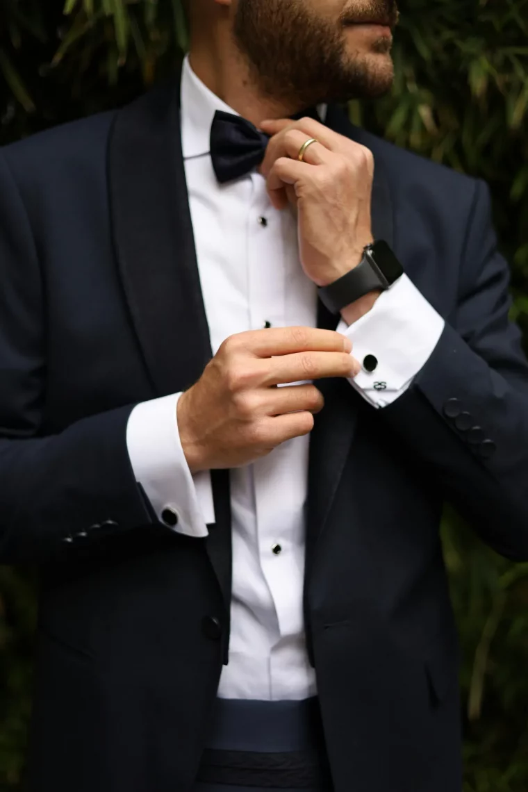 chemise blanche smoking bleu marine noir papillon noeud montre