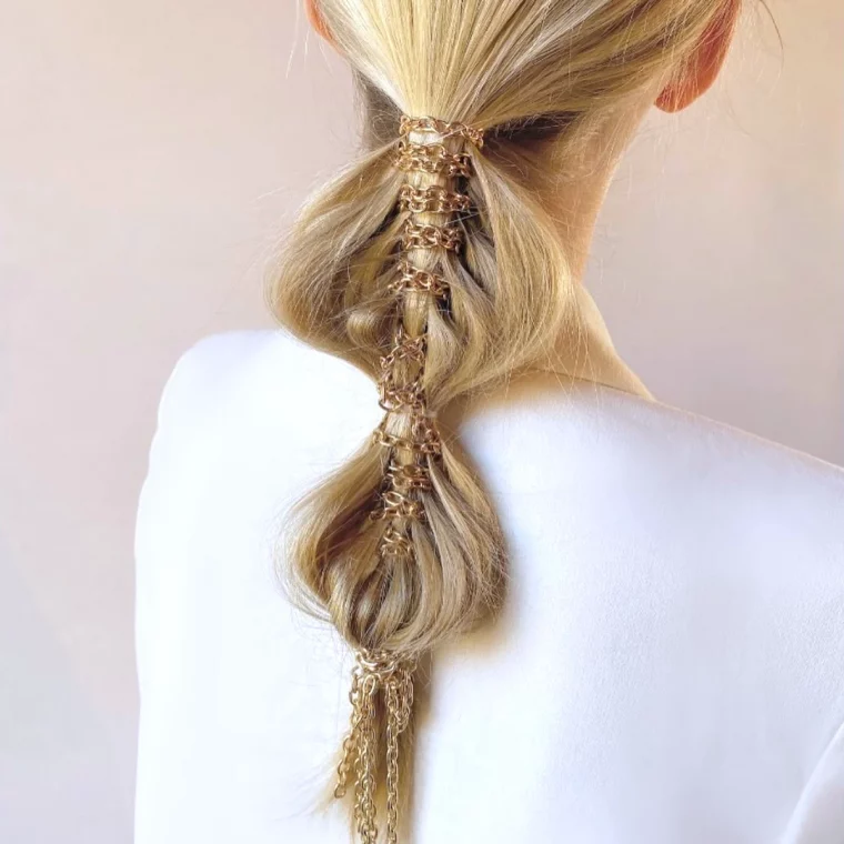 coiffure mariage femme blonde cheveux longs queue de cheval