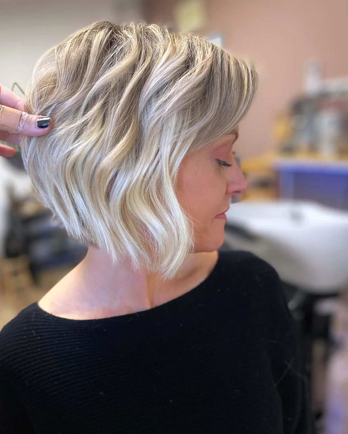 coiffure rajeunissante femme cheveux blonds 50 ans