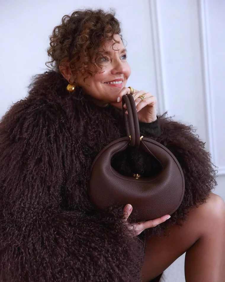 coupe de cheveux avec frange femme 60 ans