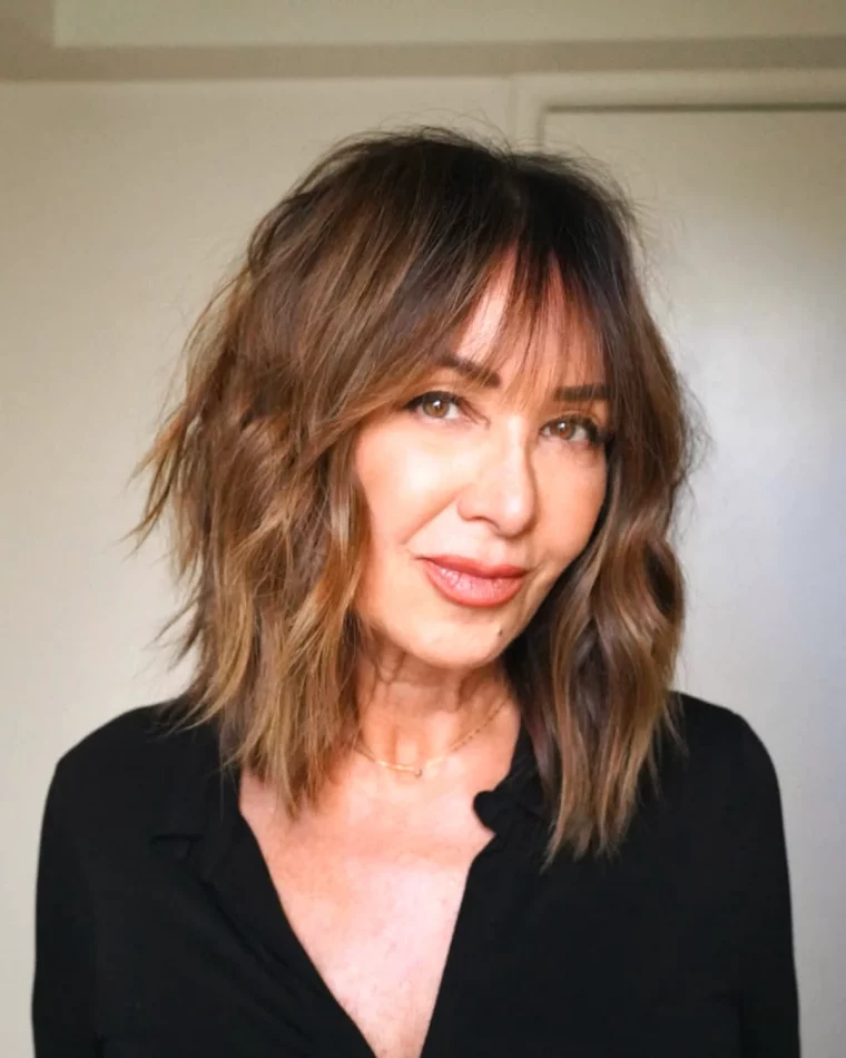 coupe de cheveux moderne tendance 2025 degrade avec frange