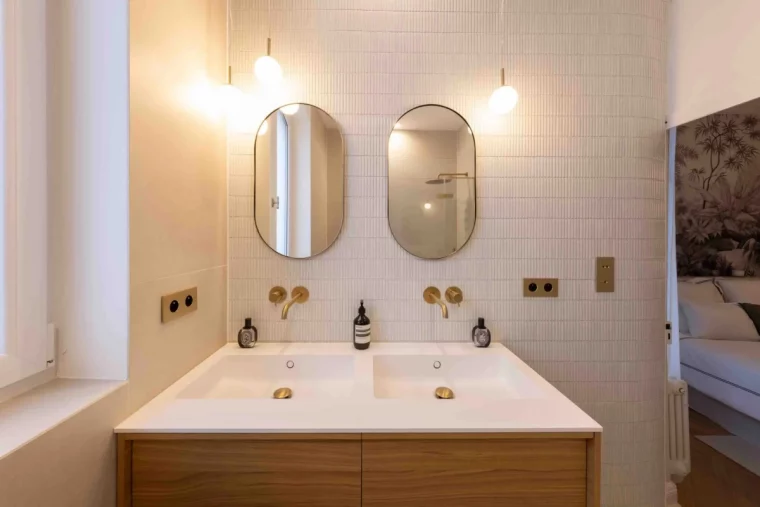 decoration salle de bain carrelage miroirs double vasque meuble bois