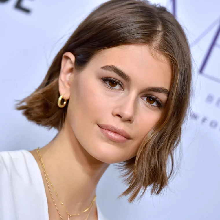 kaia gerber carre court coupe de cheveux tendance coiffure 2025