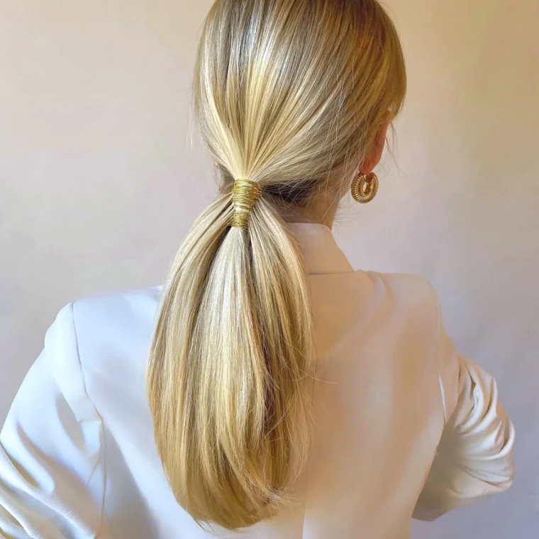 modele de coiffure minimaliste et chic pour un mariage