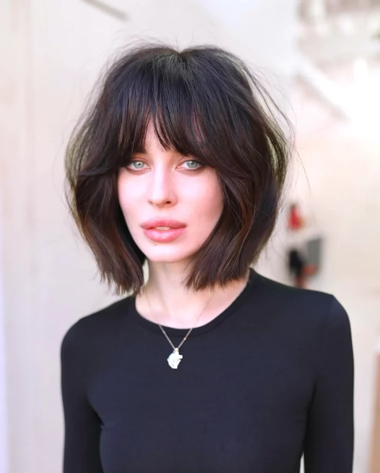 quelle coupe de cheveux avec une frange pour un visage oval