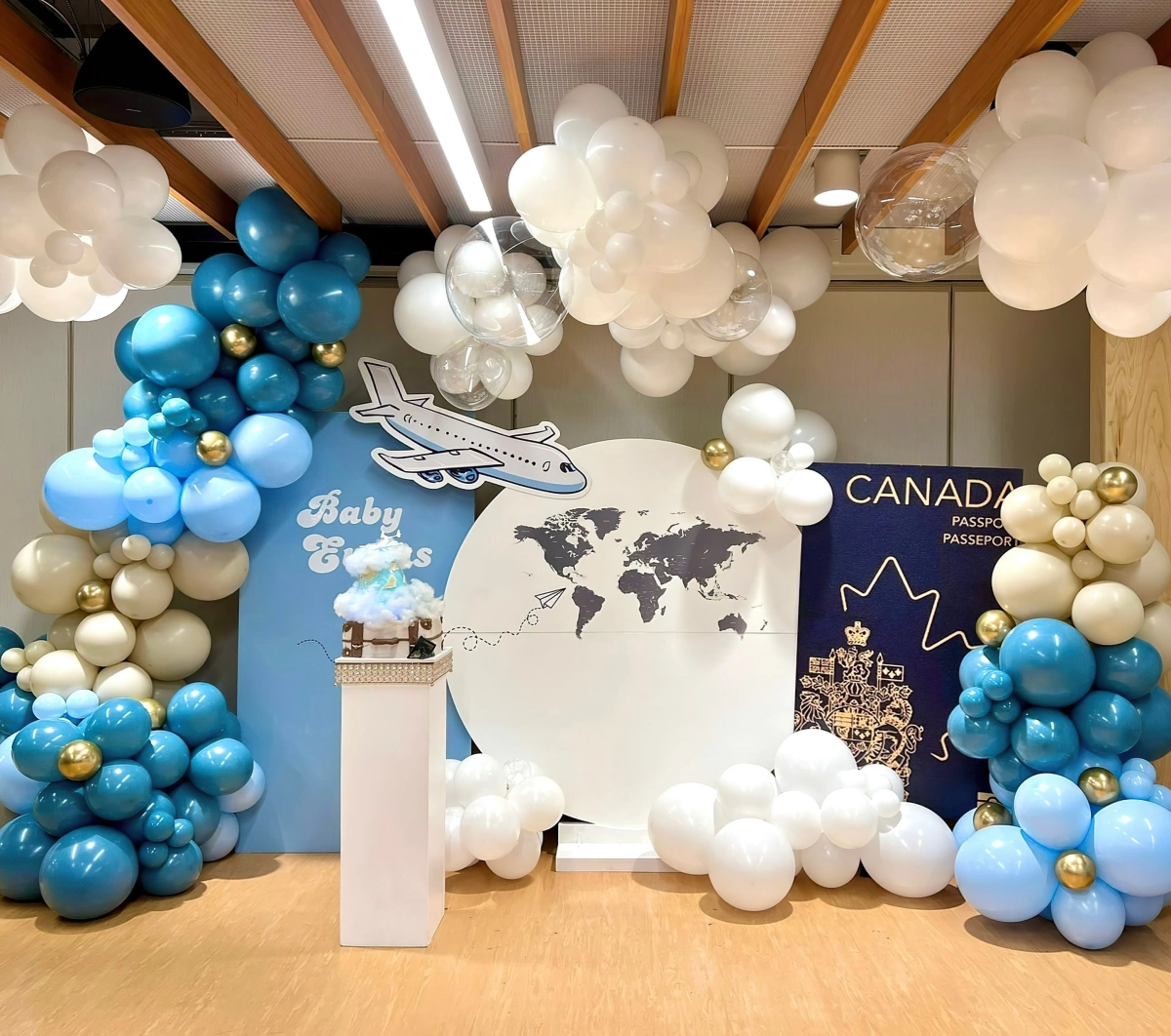 tableaux carton baby shower theme voyage avion ballons bleus