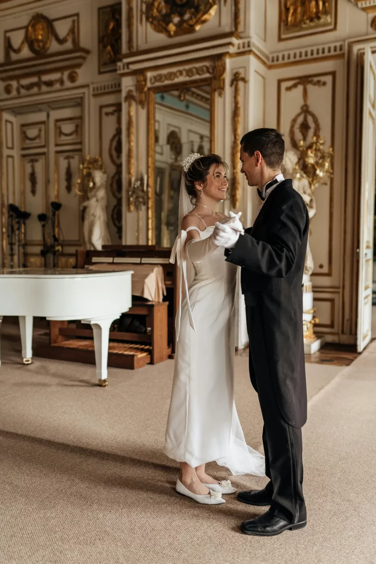 tenue mariage robe de mariee costume homme noir chaussures