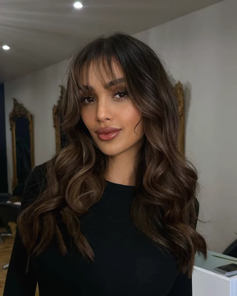 comment reussir son balayage cheveux noirs