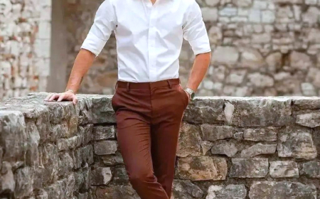 comment s habiller sans costume homme mariage pantalon marron foncé et chemise blanche