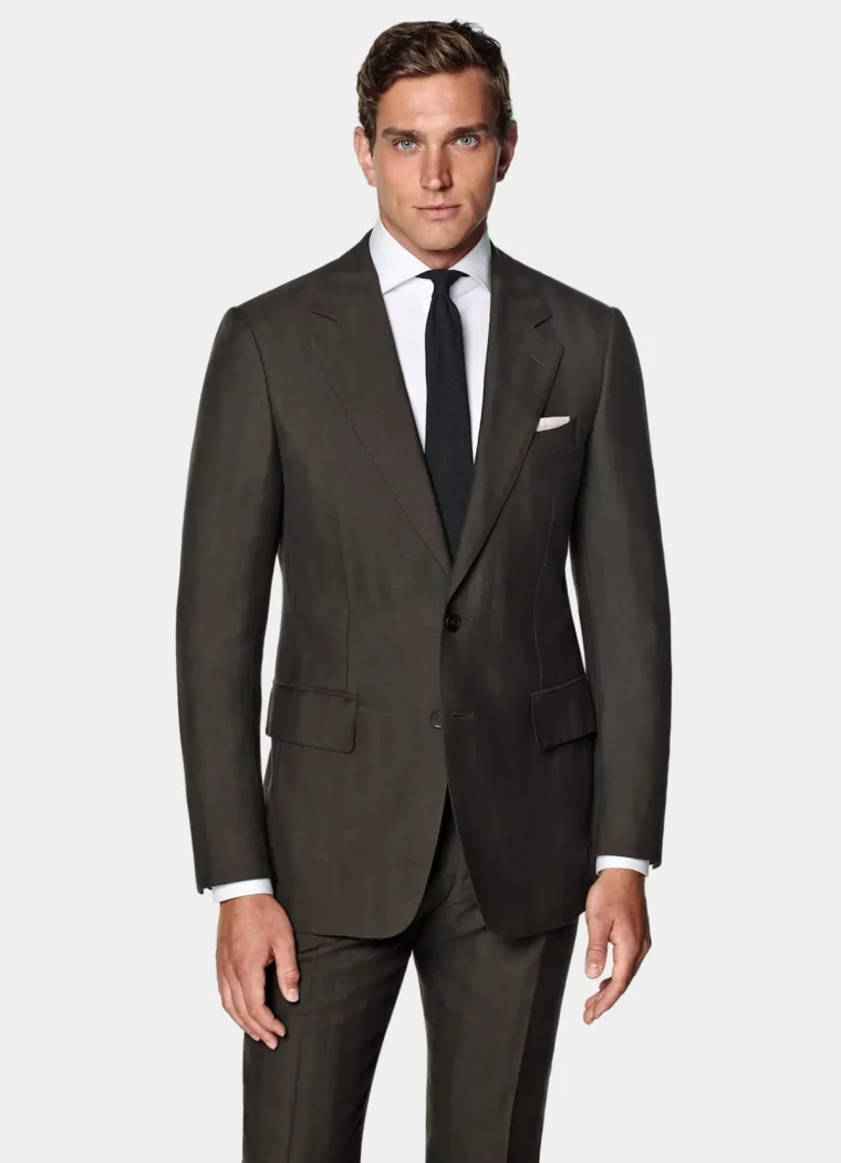 costume homme mariage couleur marron fonce chemise blanche cravate