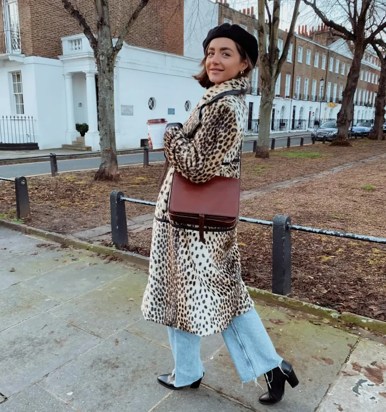 manteau long motifs leopard animaliers imprimes vetement denim delave