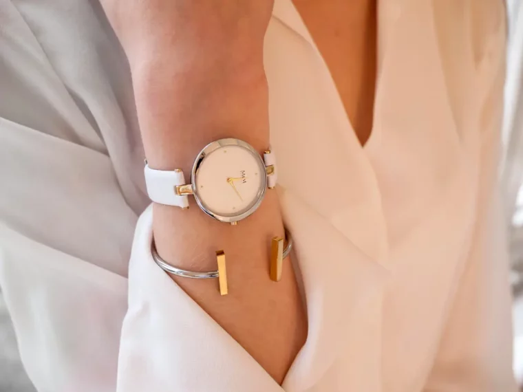 montre blanc argent details or chemise blanche femme mode