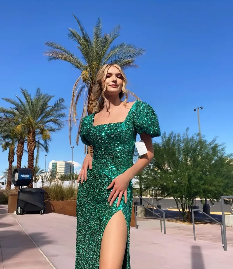 robe verte glitter paillettes manches bouffantes fendue