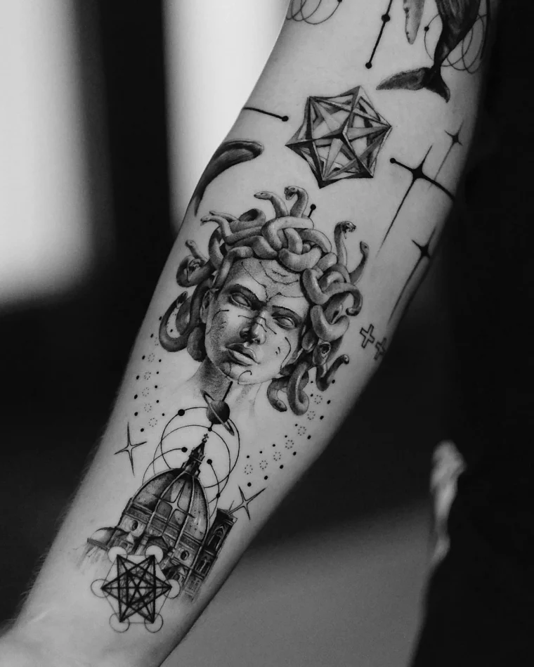 tatouage symbolisme motifs geometriques tete medusa mythologie