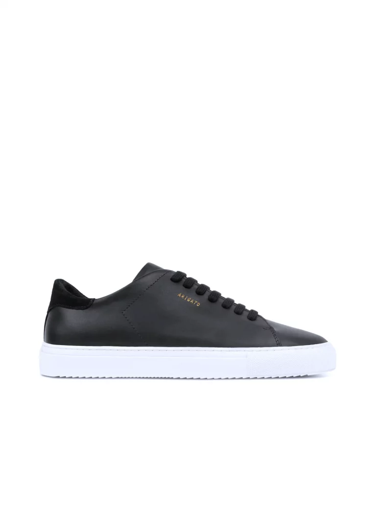 comment entretenir des baskets noires homme modele avec une semelle blanche