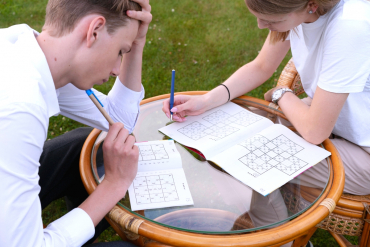 jeu de reflexion en ligne enfants qui jouent au sudoku