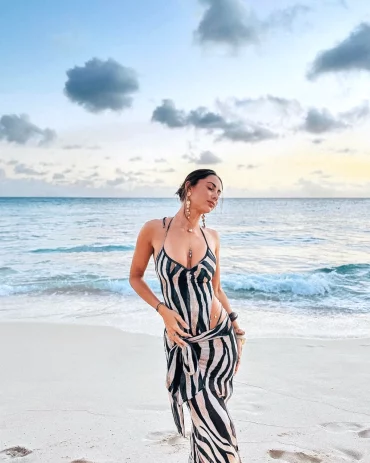 robe de plage en noir et blanc femme belles de pins