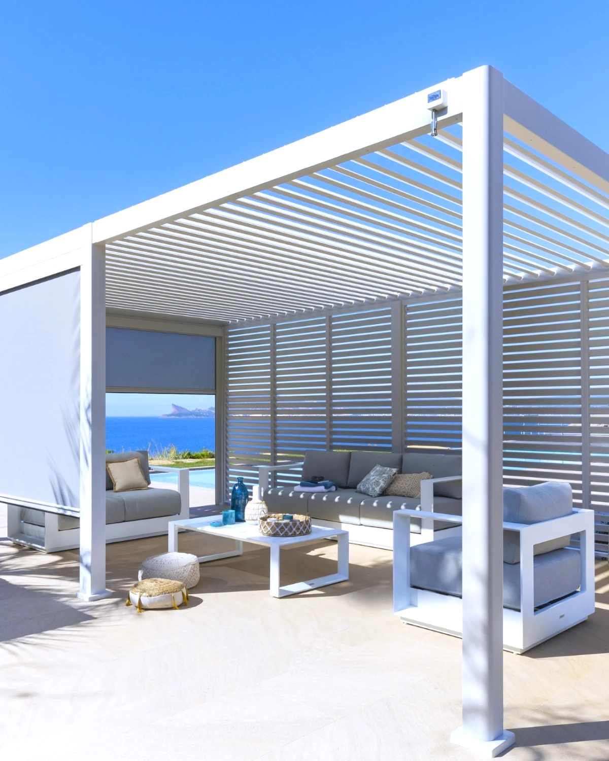 idees de deco pour pergola couleurs blancs et gris