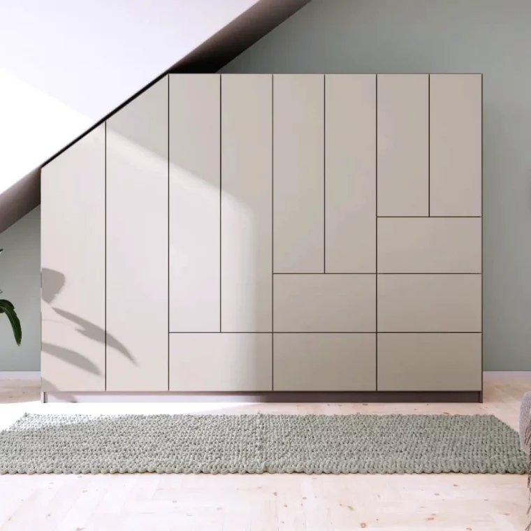 meuble blanc sur mesure pour mettre sous les escaliers